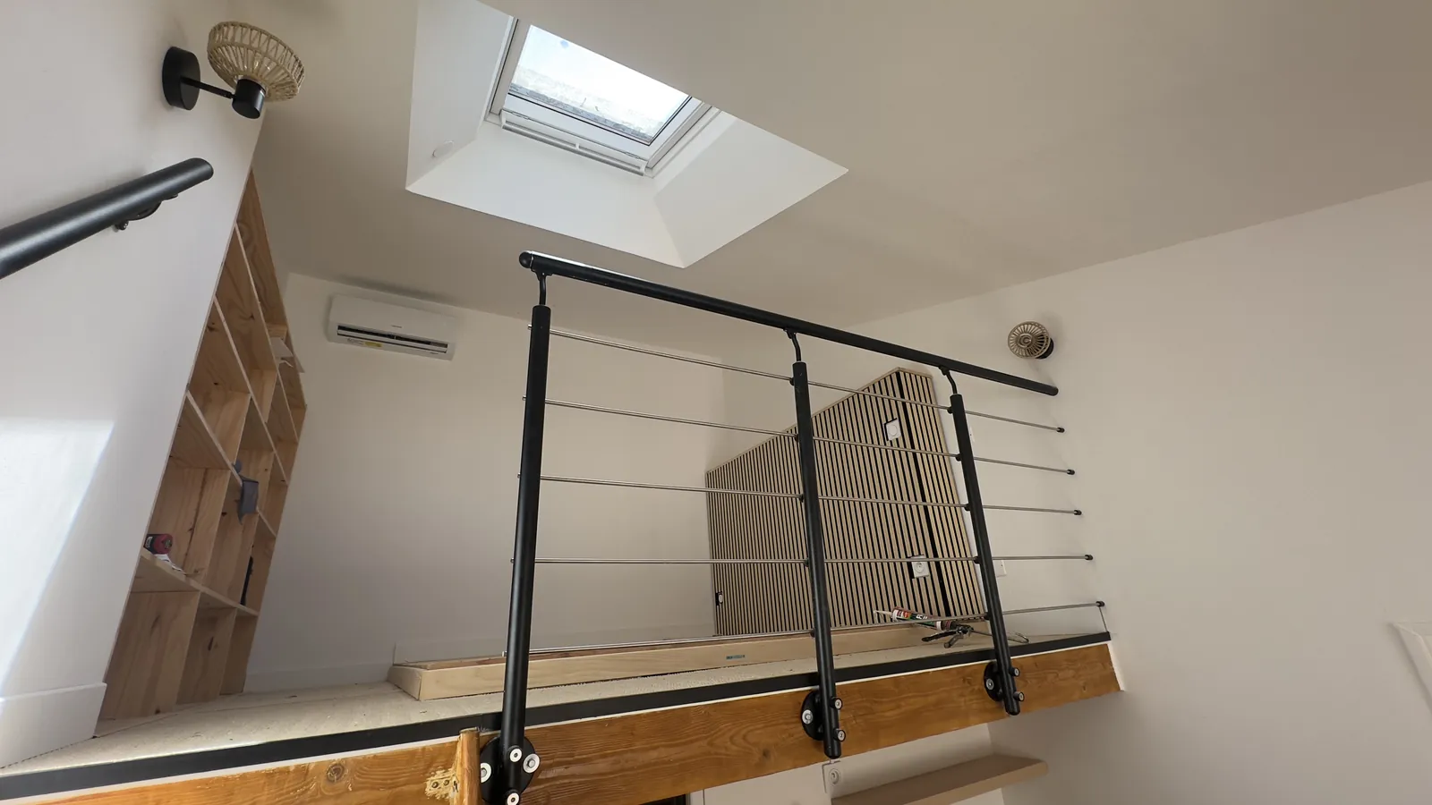 Aménagement mezzanine avec velux